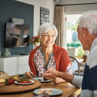 Healthy Eating for Elderly People: How Often Should Seniors Eat and Why It Matters